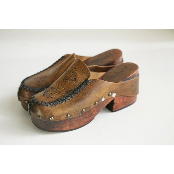 Vintage 70s Leather Hand Tooled Wood Sole Slip on Clogs 10B - Picture 3 of 10